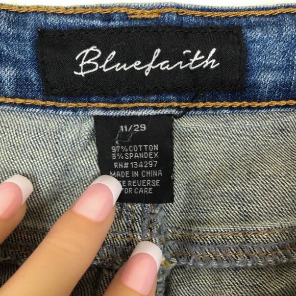 Embroidered Ankle Cropped Frayed Jeans - Picture 9 of 9